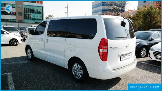 HYUNDAI STAREX 5-SEATER VAN