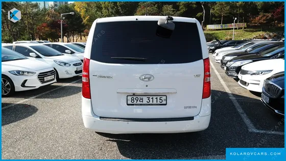 HYUNDAI STAREX 5-SEATER VAN