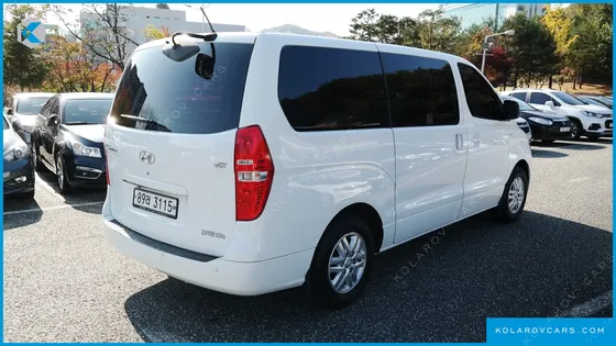 HYUNDAI STAREX 5-SEATER VAN