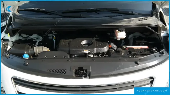 HYUNDAI STAREX 5-SEATER VAN