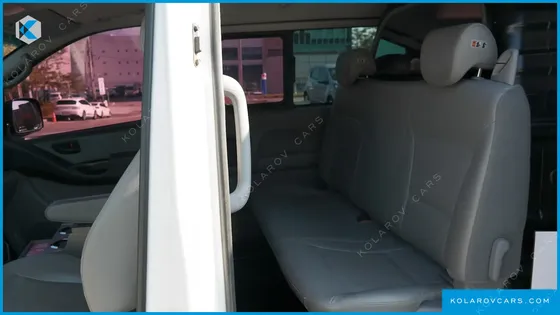 HYUNDAI STAREX 5-SEATER VAN