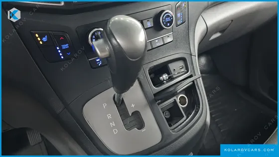 HYUNDAI STAREX 12-SEATER WAGON