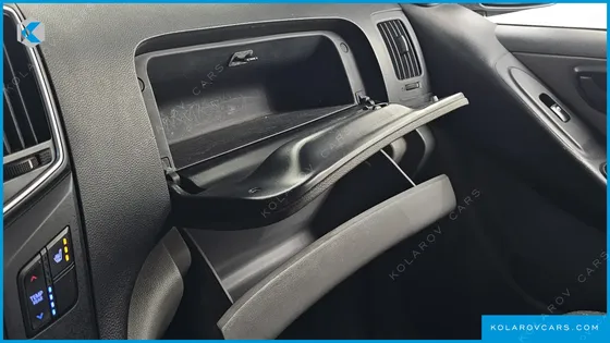 HYUNDAI STAREX 12-SEATER WAGON