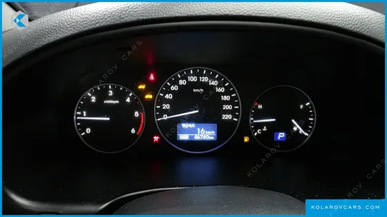 HYUNDAI STAREX VAN 5-SEATER