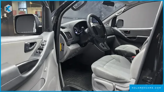 HYUNDAI STAREX VAN 5-SEATER