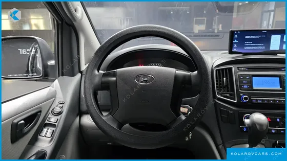 HYUNDAI STAREX VAN 5-SEATER