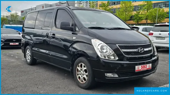 HYUNDAI STAREX 5-SEATER VAN