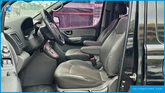 HYUNDAI STAREX 5-SEATER VAN
