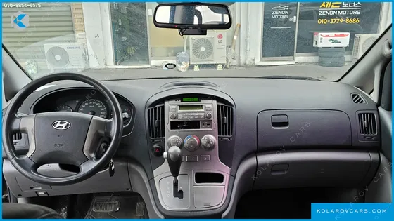 HYUNDAI STAREX 5-SEATER VAN