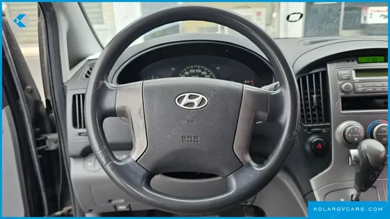 HYUNDAI STAREX 5-SEATER VAN