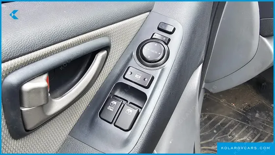 HYUNDAI STAREX 5-SEATER VAN