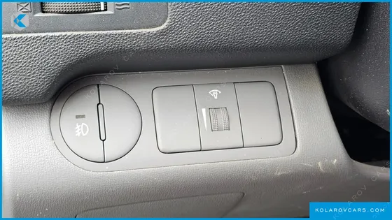 HYUNDAI STAREX 5-SEATER VAN