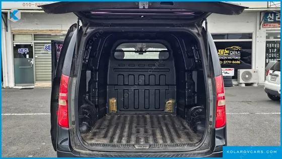 HYUNDAI STAREX 5-SEATER VAN