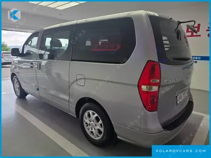 HYUNDAI STAREX 5-SEATER VAN