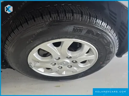 HYUNDAI STAREX 5-SEATER VAN