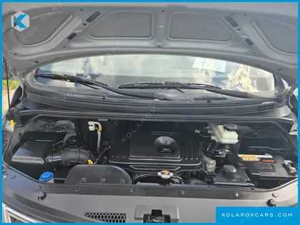 HYUNDAI STAREX 5-SEATER VAN