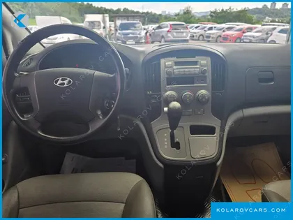 HYUNDAI STAREX 5-SEATER VAN