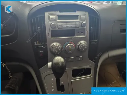 HYUNDAI STAREX 5-SEATER VAN