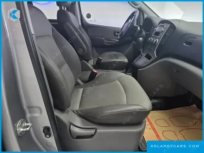 HYUNDAI STAREX 5-SEATER VAN