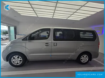 HYUNDAI STAREX 5-SEATER VAN