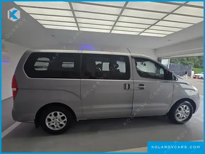 HYUNDAI STAREX 5-SEATER VAN