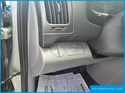 HYUNDAI STAREX 5-SEATER VAN