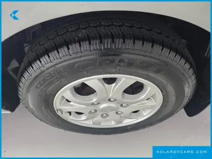 HYUNDAI STAREX 5-SEATER VAN