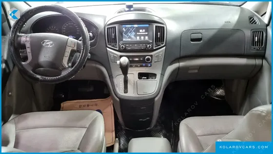 HYUNDAI STAREX 5-SEATER LPI VAN