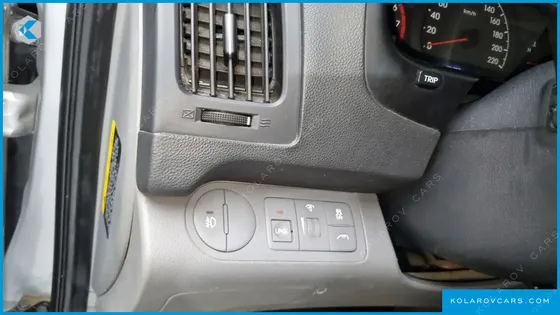 HYUNDAI STAREX 5-SEATER LPI VAN