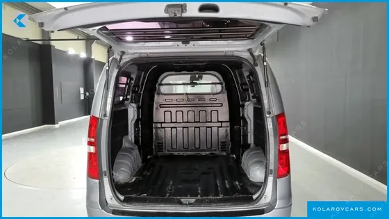 HYUNDAI STAREX 5-SEATER LPI VAN