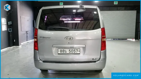 HYUNDAI STAREX 5-SEATER VAN