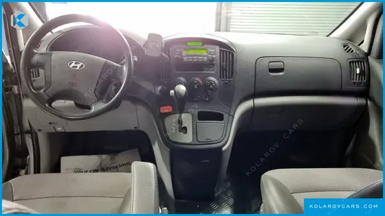 HYUNDAI STAREX 5-SEATER VAN