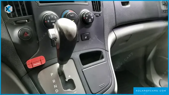 HYUNDAI STAREX 5-SEATER VAN