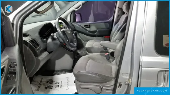 HYUNDAI STAREX 5-SEATER VAN
