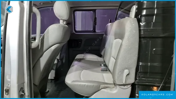 HYUNDAI STAREX 5-SEATER VAN