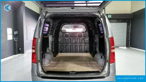 HYUNDAI STAREX 5-SEATER VAN