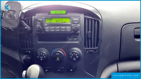 HYUNDAI STAREX 5-SEATER VAN