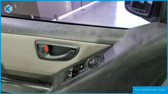 HYUNDAI STAREX 5-SEATER VAN