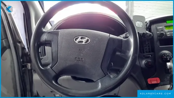 HYUNDAI STAREX 5-SEATER VAN