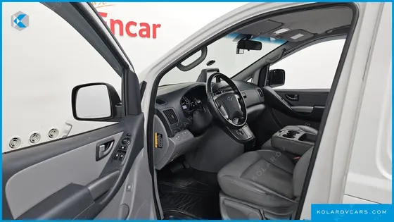 HYUNDAI STAREX VAN 3-SEATER