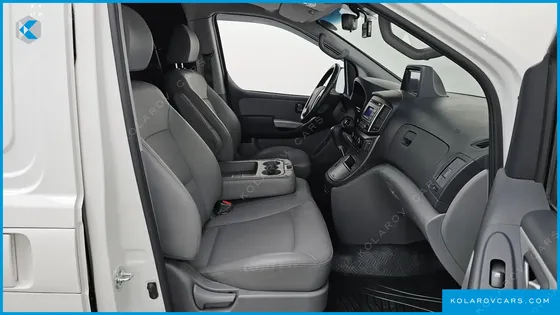 HYUNDAI STAREX VAN 3-SEATER
