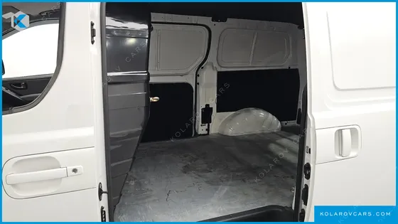 HYUNDAI STAREX VAN 3-SEATER