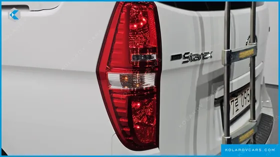 HYUNDAI STAREX VAN 3-SEATER