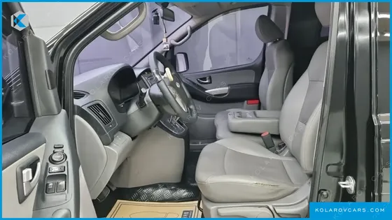 HYUNDAI STAREX 3-SEATER VAN