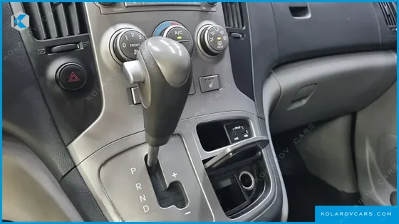 HYUNDAI STAREX 3-SEATER VAN