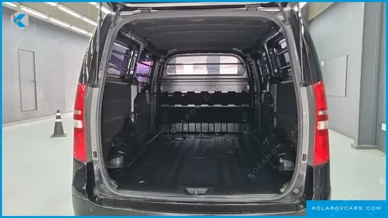 HYUNDAI STAREX 3-SEATER VAN