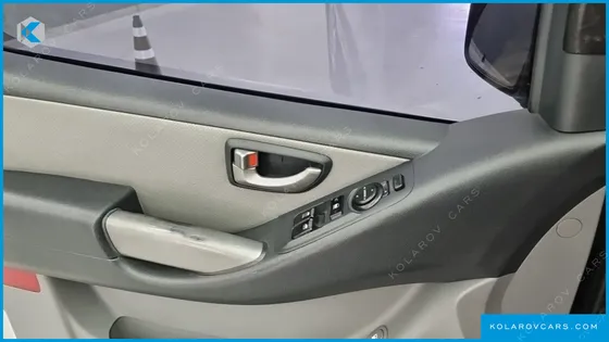 HYUNDAI STAREX 3-SEATER VAN