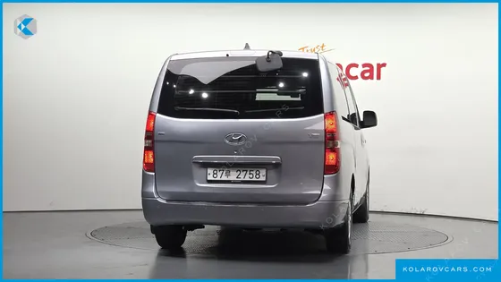 HYUNDAI STAREX 5-SEATER VAN