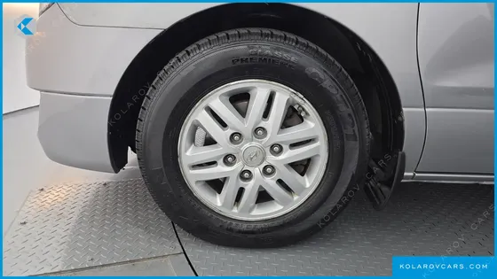 HYUNDAI STAREX 5-SEATER VAN