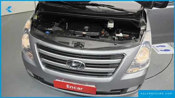 HYUNDAI STAREX 5-SEATER VAN